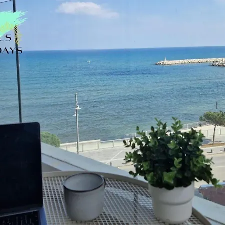 Seaview Retreat * Ларнака